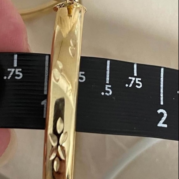 18k Gold Filled Diamond Cut Design Hoop Earrings 1.75” ✨ - Picture 9 of 9